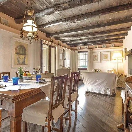 Casa vacanze Gorgeous In With Sauna Tarzo
